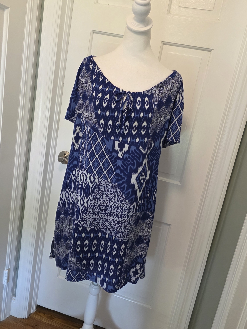 Walker & Wade Blue & White Aztec Print Off The Shoulder Dress Size Medium
